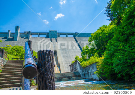 Shimagawa Dam Hinatami Park Scenery around the bottom of the dam Fresh green season 92500809