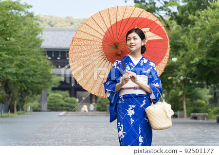 Kimono woman Chion-in enjoying a trip to Kyoto Kimono woman Chion-in enjoying a trip to Kyoto 92501177