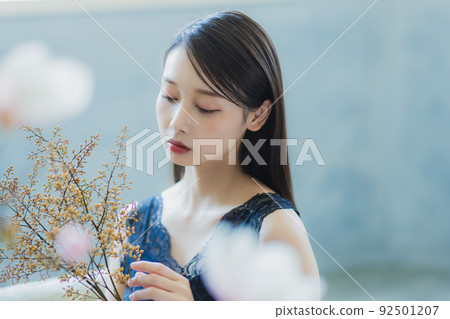 Black sleeveless woman 92501207