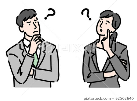 穿西裝的男女交叉雙臂思考 92502640