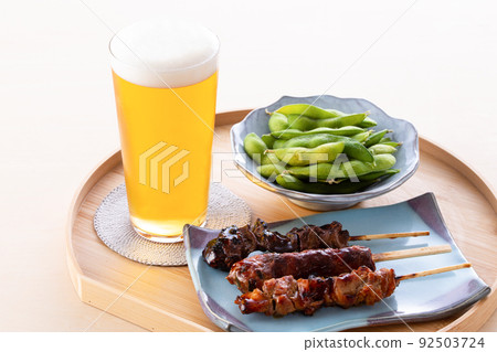 啤酒和小吃 92503724
