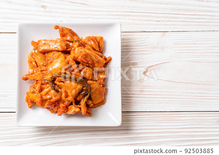stir-fried pork with kimchi 92503885