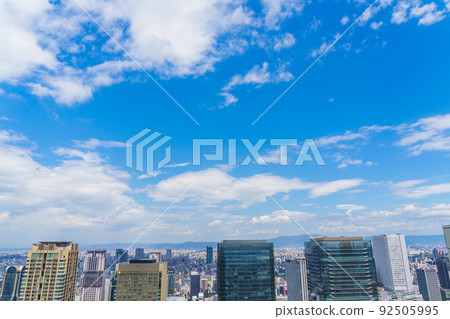 大阪市中心的梅田市容[來自梅田藍天大廈] 92505995