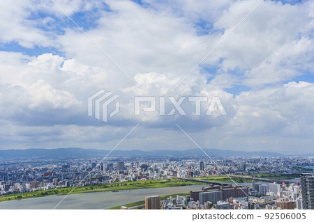 大阪市中心梅田街景淀川[來自梅田藍天大廈] 92506005