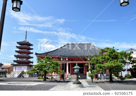 Tsukannon (five-storied pagoda, main hall) [Tsu City, Mie Prefecture] 92506175