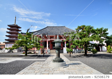 Tsukannon (five-storied pagoda, main hall) [Tsu City, Mie Prefecture] 92506179
