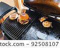 用BBQ爐做的漢堡早餐[高瀧湖豪華露營度假村] 92508107