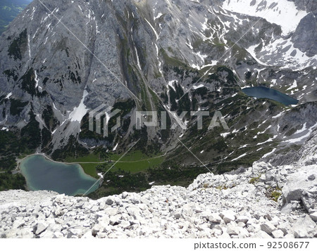 Seebensee lake and Drachensee lake from Ehrwalder Sonnenspitze mountain in Austria Seebensee lake and Drachensee lake from Ehrwalder Sonnenspitze mountain in Austria 92508677
