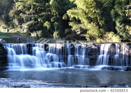 瀑布 92508853