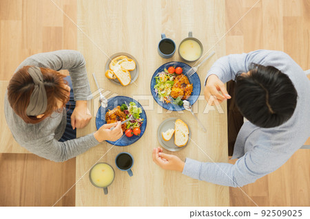 家庭餐桌鳥瞰圖 家庭餐桌鳥瞰圖 92509025