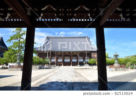 Senjuji Takada School Motoyama Senjuji Temple (viewing Mikagedo from the gate) [Isshindencho, Tsu City, Mie Prefecture] 92513024
