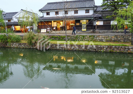 A view of the beautiful district of Kurashiki City with a moist rain pattern A view of the beautiful district of Kurashiki City with a moist rain pattern 92513027