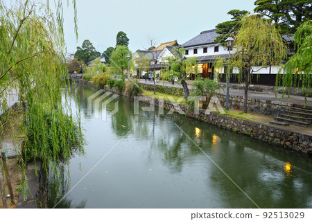 A view of the beautiful district of Kurashiki City with a moist rain pattern A view of the beautiful district of Kurashiki City with a moist rain pattern 92513029