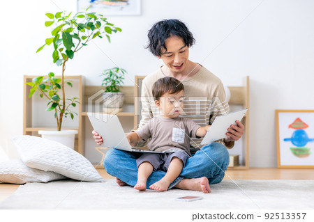接觸電腦的孩子 92513357