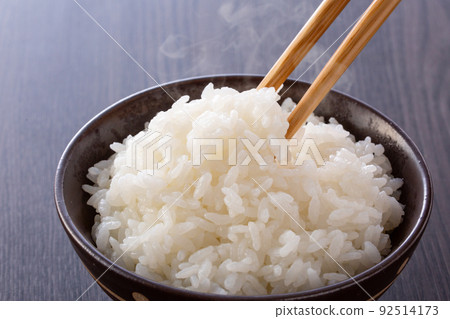 新鮮煮熟的米飯 92514173