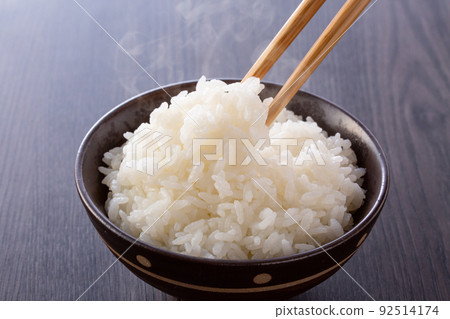 新鮮煮熟的米飯 92514174