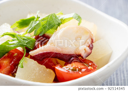 冬瓜章魚沙拉。 （它被稱為“冬瓜”，但它是一種夏季時令的蔬菜。） 92514345