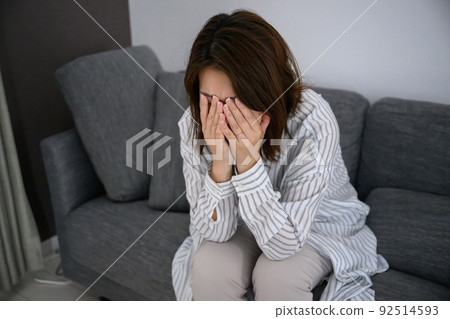 A person who is shocked and blocks up without a face 92514593