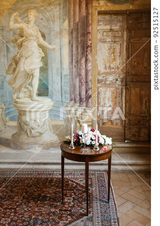 Candles and beautiful bouquet flower in vase Candles and beautiful bouquet flower in vase 92515127