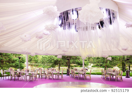 Banquet hall for a wedding with a white dome Banquet hall for a wedding with a white dome 92515179