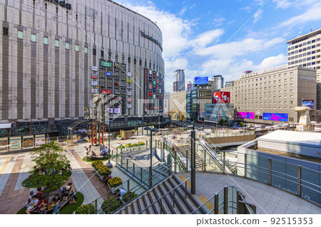 大阪梅田鍾琴廣場 連接JR大阪站和阪急的連接橋周圍 92515353
