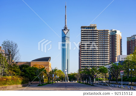 Fukuoka Tower towering over the blue sky (Momochihama, Fukuoka City, Fukuoka Prefecture) 92515512