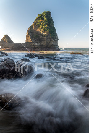 Onjuku Town, Chiba Prefecture Ohazuki Coast Rough Waves in the Early Summer Morning 92516320