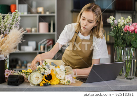 Florist woman using laptop. 92518381