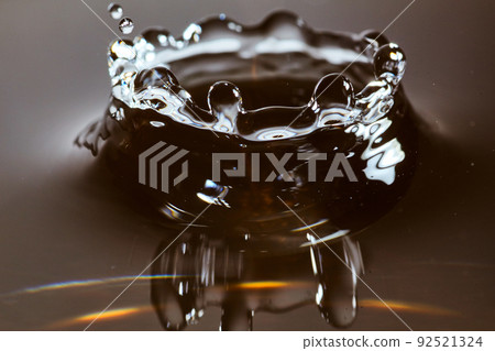 Waterdrop of black and white with a streak of golden light 92521324