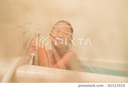 A state of an elementary school girl taking a shower in the bath 92522919
