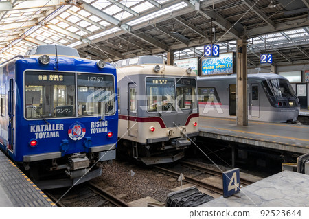 Line of Toyama Chiho Railway 14760 and 20020 trains Dentetsu-Toyama Station 92523644