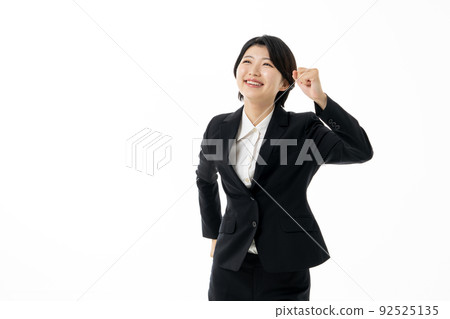 白色背景上穿著西裝的年輕女商人 92525135