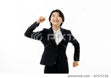 白色背景上穿著西裝的年輕女商人 92525136