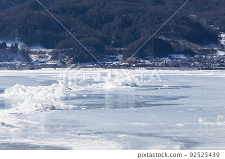 Lake Suwa's Miwatari 2018 92525439