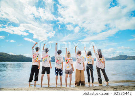 Under the blue sky, everyone can enjoy the best summer Under the blue sky, everyone can enjoy the best summer 92525442