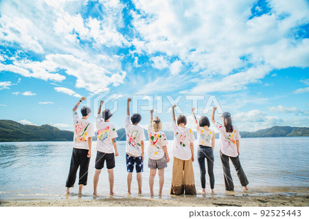 在蔚藍的天空下，每個人都可以享受最好的夏天 92525443