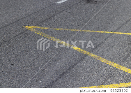 paved road for car traffic 92525502