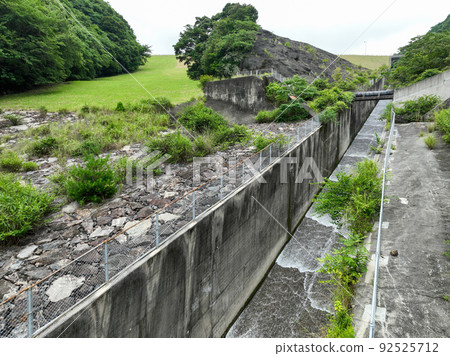 Scenery of Okuboyama Dam, Ainan Town, Ehime Prefecture Scenery of Okuboyama Dam, Ainan Town, Ehime Prefecture 92525712