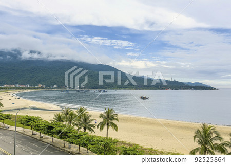 越南峴港美溪海灘和山茶山景觀 越南峴港美溪海灘和山茶山景觀 92525864