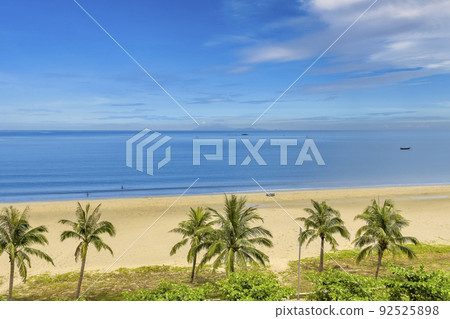 峴港，越南美溪海灘景觀與藍色大海 92525898