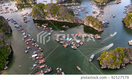 Floating fishing village and rock island in " Lan Ha " Bay, Vietnam, Southeast Asia 92527579