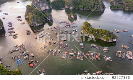 Floating fishing village and rock island in " Lan Ha " Bay, Vietnam, Southeast Asia 92527586
