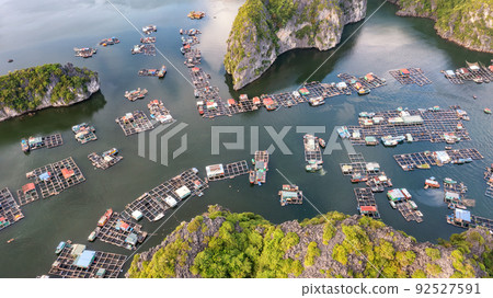 Floating fishing village and rock island in " Lan Ha " Bay, Vietnam, Southeast Asia 92527591