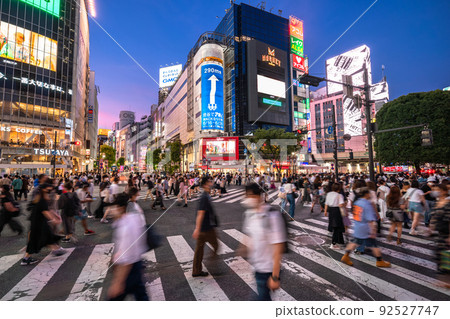  “東京”澀谷站前廣場，爭奪路口 92527747