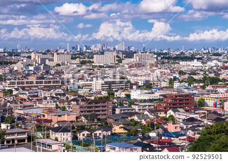 《Tokyo》 Summer sky cityscape, skyscrapers and residential areas in the city center 92529501
