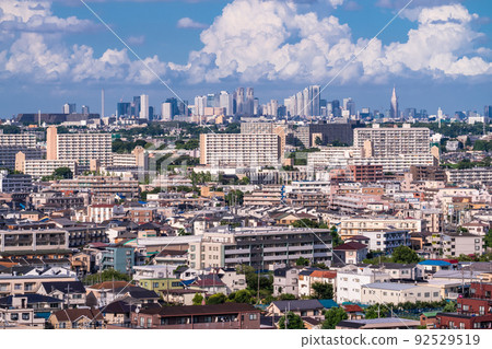 《Tokyo》 Summer sky cityscape, skyscrapers and residential areas in the city center 92529519