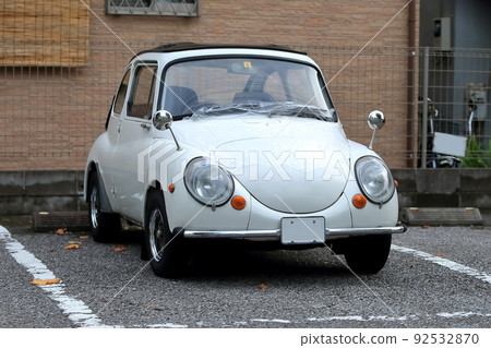 Image of an old domestic car 92532870