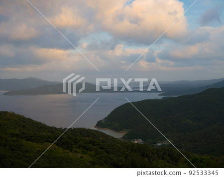 Satsukawa Bay Kakeromajima的黃昏 Satsukawa Bay Kakeromajima的黃昏 92533345