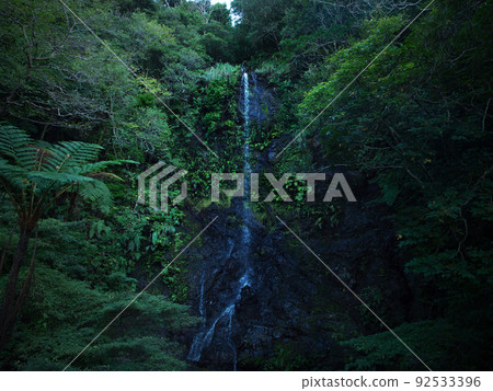 Kanyu Waterfall Kakeromajima 92533396