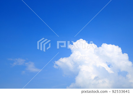 Blue sky scenery, summer sky scenery [July] 92533641